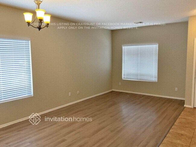 Building Photo - 774 E Drifter Pl