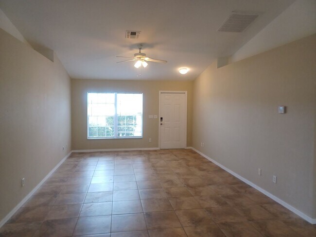 Foto del edificio - 1519 Nelson Rd N