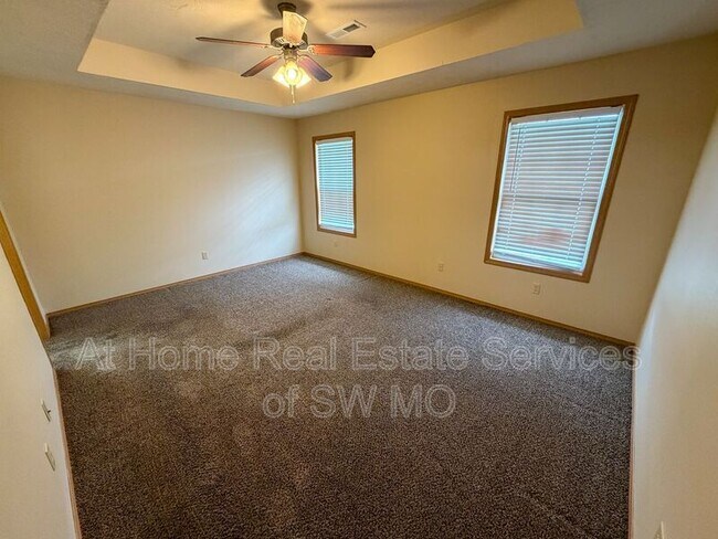 Building Photo - 1091 N Northwood Ave