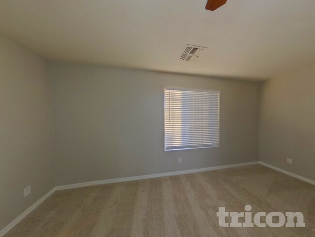 Building Photo - 12922 W Fleetwood Ln