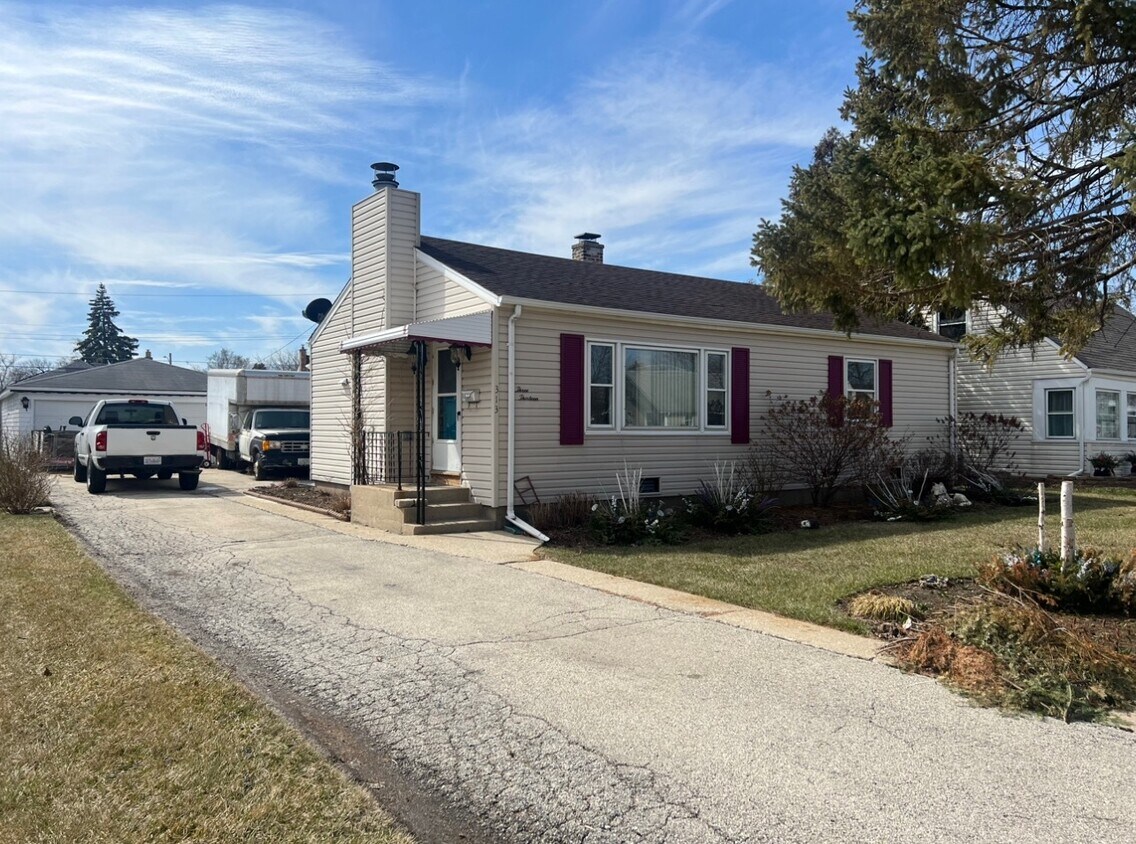 Primary Photo - 313 E Dewey Ave