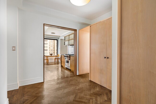 Foto del edificio - 320 E 57th St