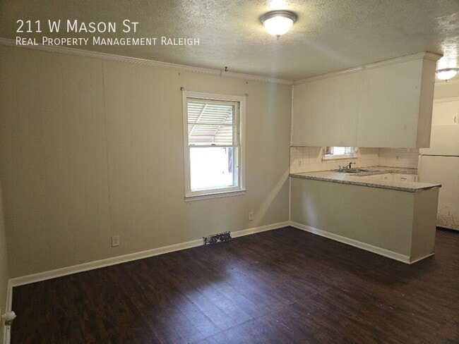 Building Photo - 211 W Mason St