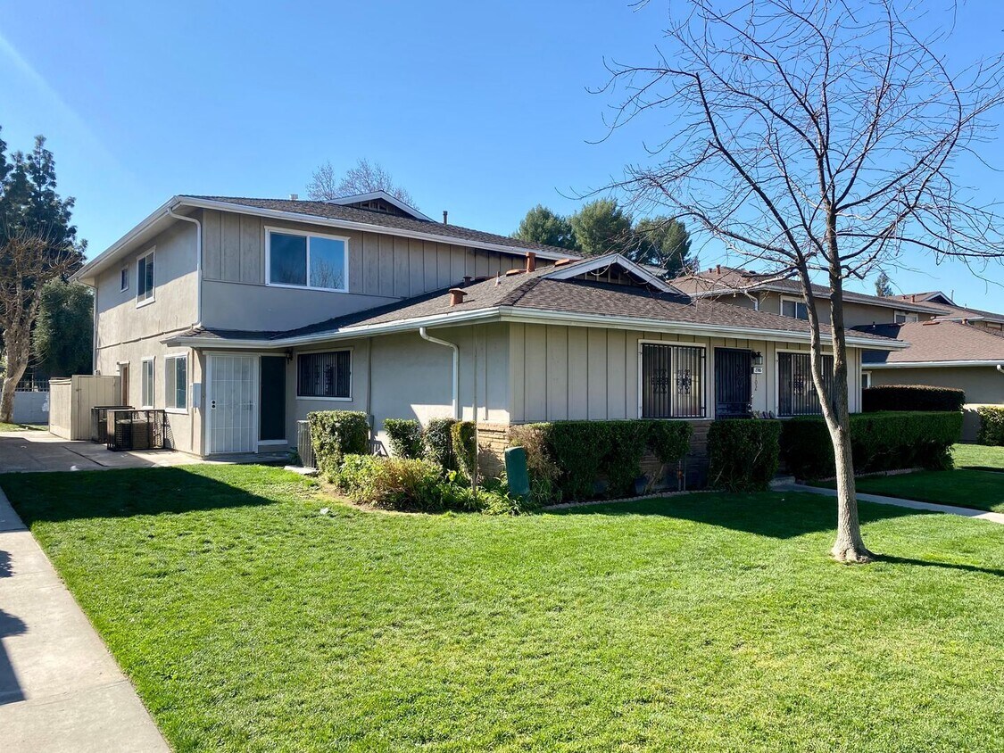 Primary Photo - 2 br, 1 bath House - 2785 W Fairmont Ave #101
