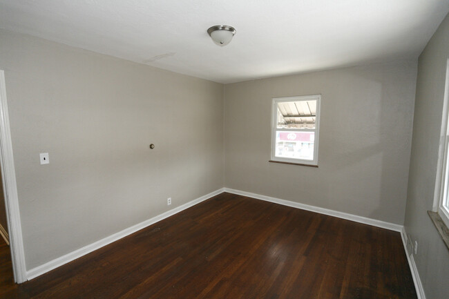 Building Photo - 543 Camden Rd