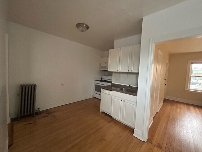 Building Photo - 4409 N Kenneth Ave