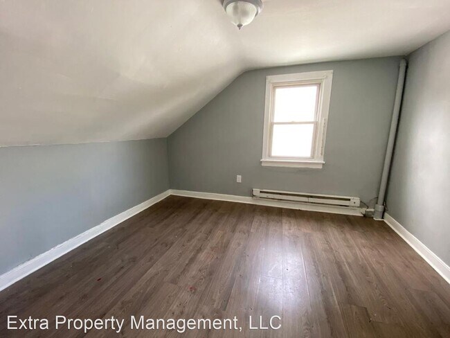 Building Photo - 4 br, 1 bath House - 442 St. Mary St.