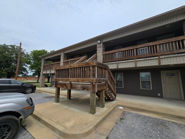 Building Photo - Well Maintained Studio Apt in Newport