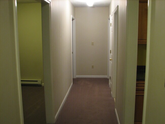 Foto del edificio - 200 Manville Hill Rd