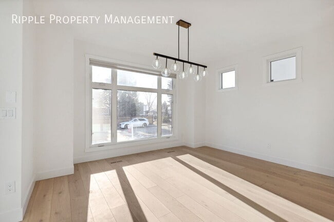 Building Photo - FIRST MONTH FREE! AMAZING 3 BEDS/ 2.5 BATH...