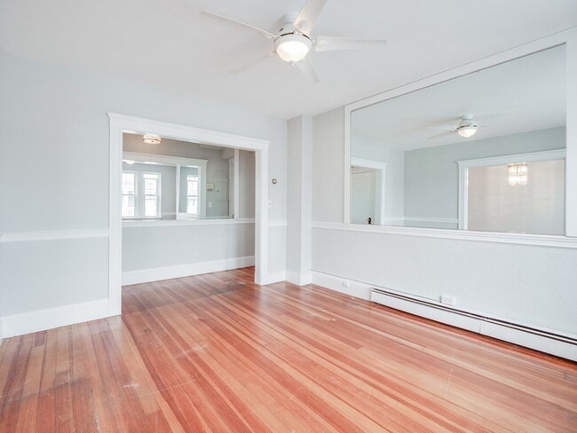 Foto del edificio - "Charming 1-Bedroom Condo in Historic Sale...