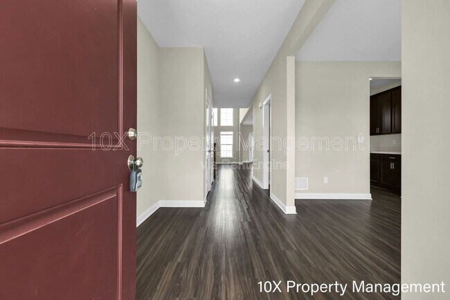 Foto del edificio - 592 Courtright Dr