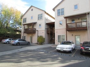 Building Photo - 1214 Walnut Ave