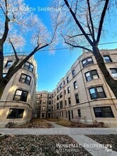 Building Photo - 7229 N Sheridan Rd