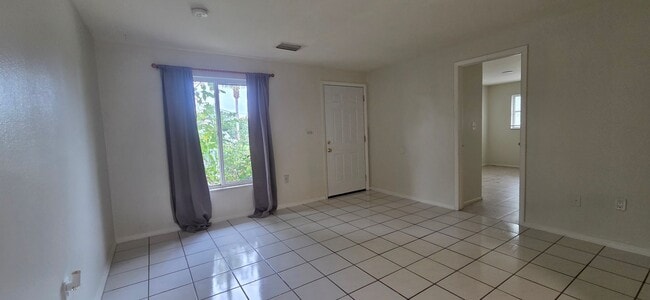 Building Photo - Duplex for rent
