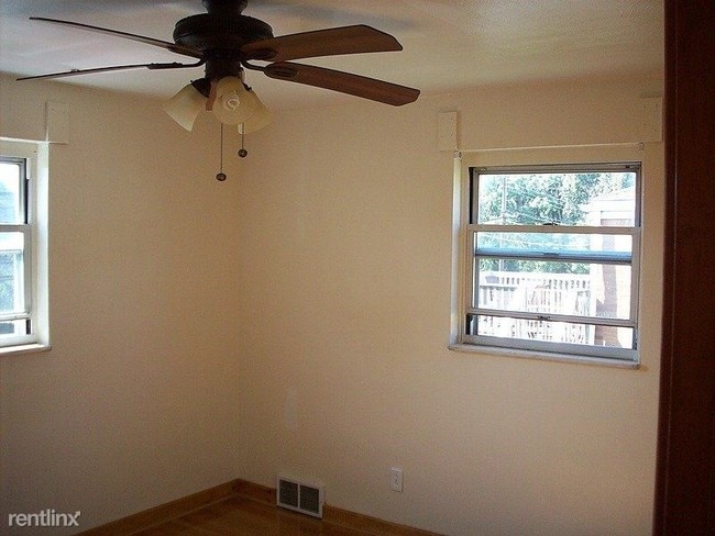 Building Photo - 3 br, 1.5 bath House - 101 Greenbriar Drive