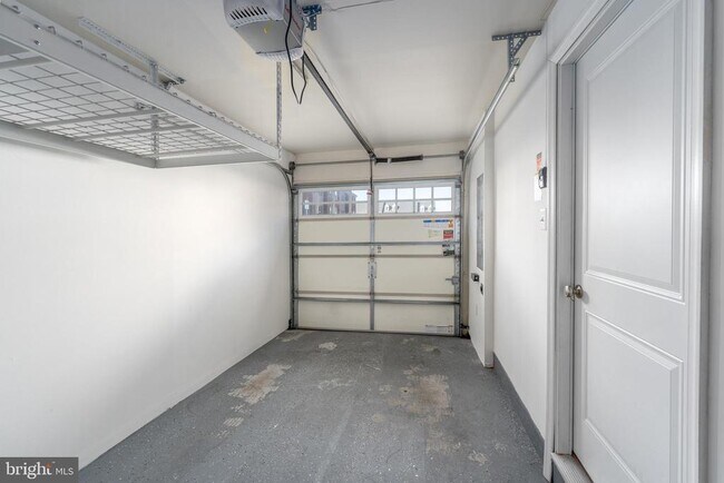 Building Photo - 3223 Clear Spring Dr