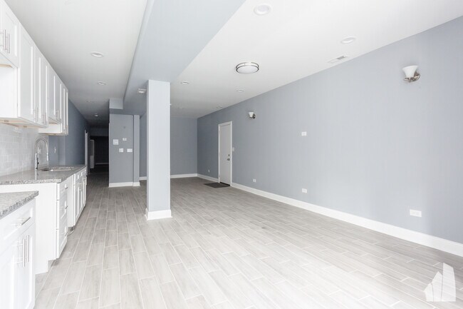 Building Photo - 5130 S Greenwood Ave