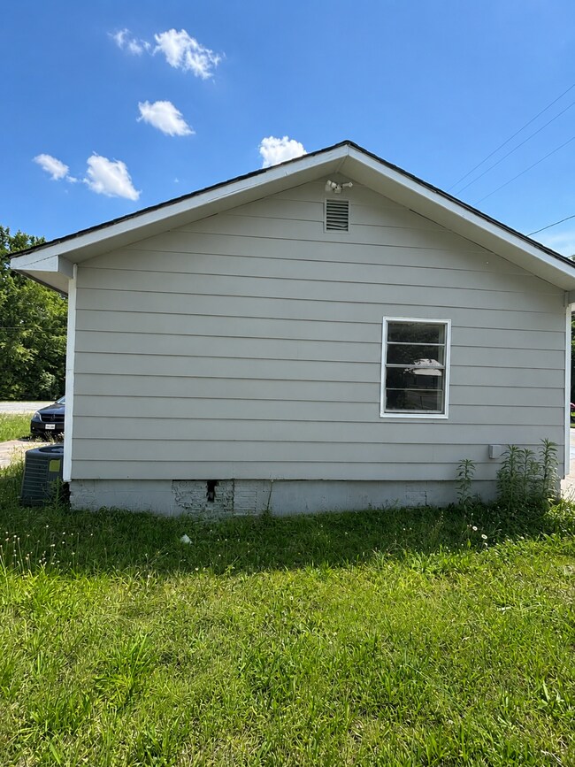 Foto del edificio - 401 Carver Dr