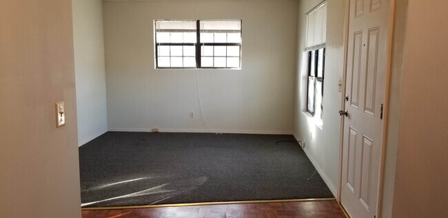Living room - 412 Leeville Pike