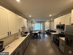 Building Photo - 2034 Ridge Ave