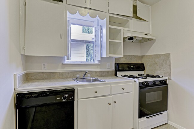 Building Photo - 2202 Park St