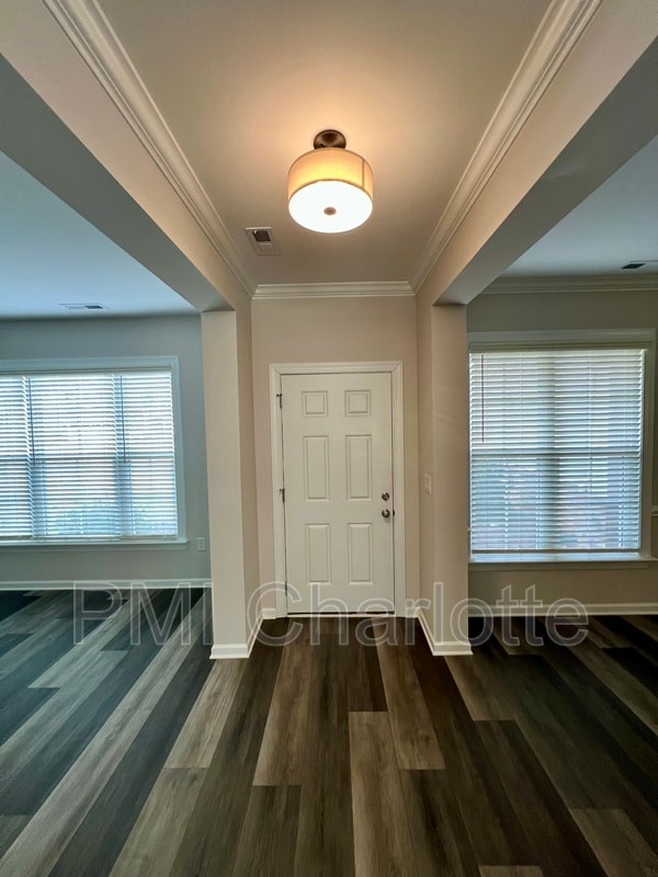 Building Photo - 1135 Overlake Dr