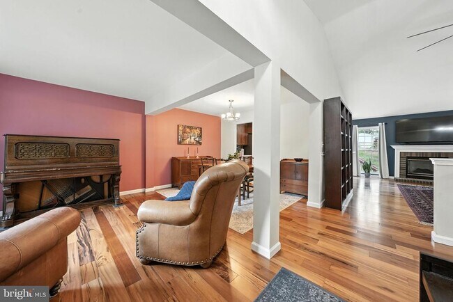 Foto del edificio - 9571 Basilwood Dr