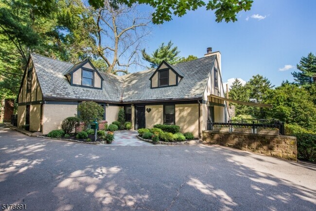 Building Photo - 115 Undercliff Rd