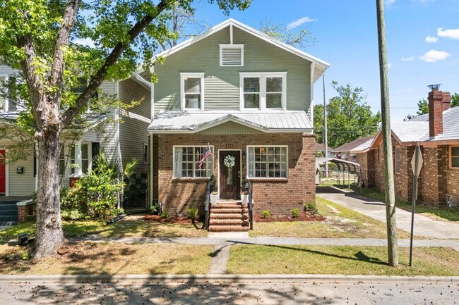 Foto del edificio - Charming 3 Bedroom Home Near Downtown Savannah with Flex Room & Fenced Yard