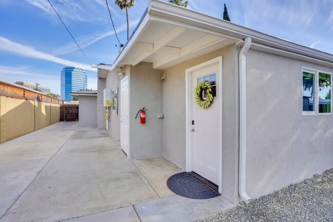 Building Photo - 3901 W Compton Ave