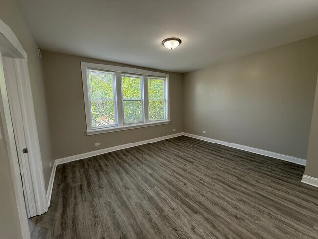 Foto del edificio - 5319 W Fullerton Ave