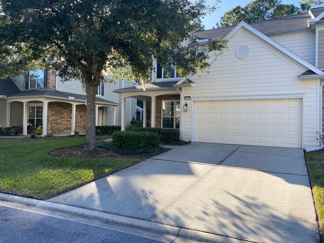 BEAUTIFUL TOWN HOME IN IRONWOOD Townhome Rentals in Jacksonville FL