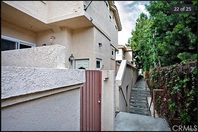 Building Photo - 377 Avocado St