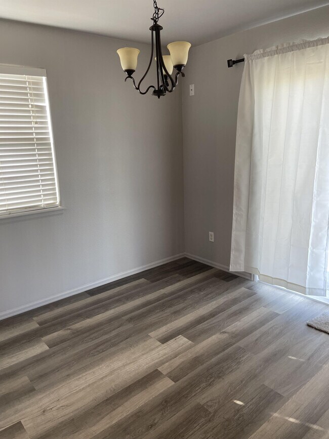 Foto del edificio - 2981 Redbud Ct