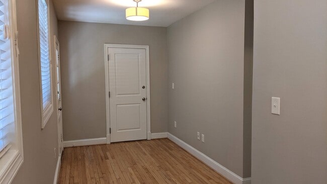Building Photo - 4016 Calvert St NW