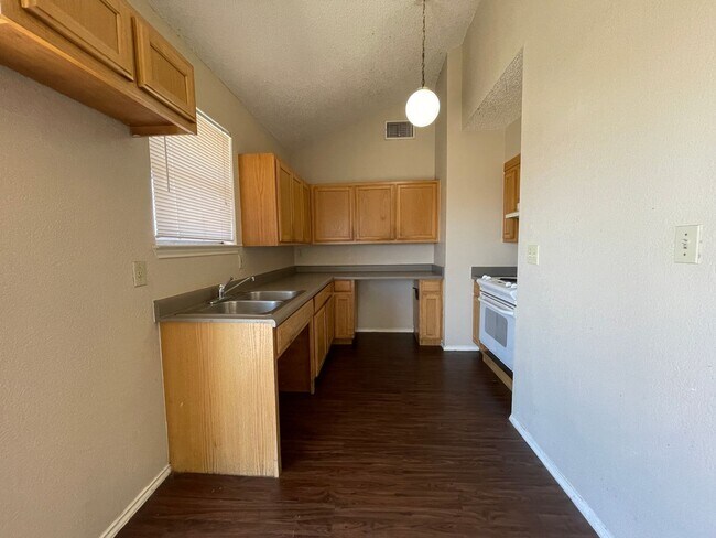 Building Photo - 3-Bedroom, 2-Bath Rental Home – South San Antonio