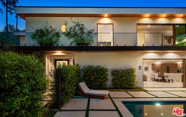 Foto del edificio - 1884 Laurel Canyon Rd