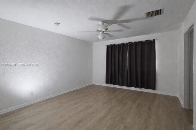 Building Photo - 6036 SW 19th Ct