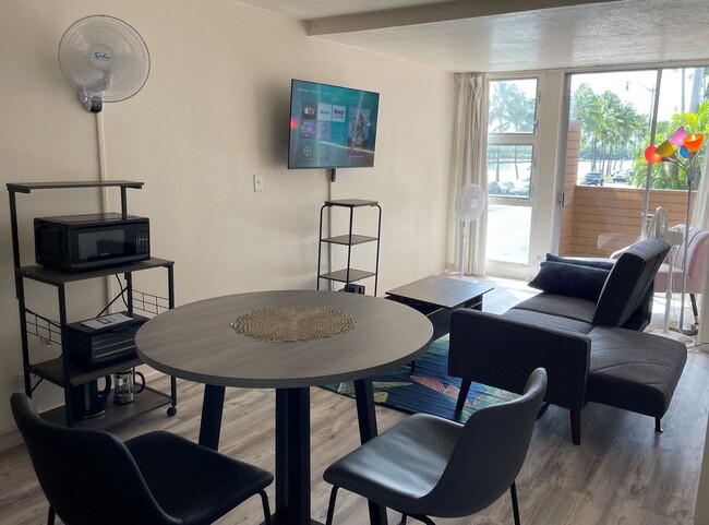 Building Photo - Regency Ala Wai Condo - FURNISHED 1 bedroo...