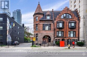 Building Photo - 262-262 Sherbourne St