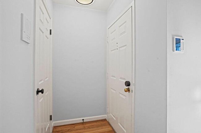 Foto del edificio - Cozy and Convenient in McLean Gardens: Cha...