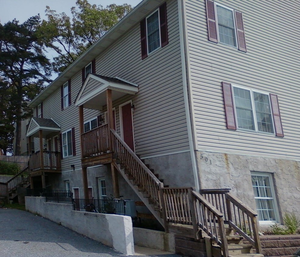 501 W Mulberry St, Square, PA 19348 Apartments in