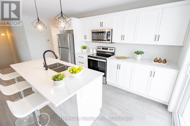 Building Photo - 2236 Line 34