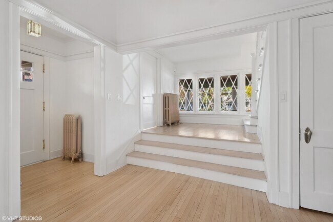 Foto del edificio - 619 Forest Ave