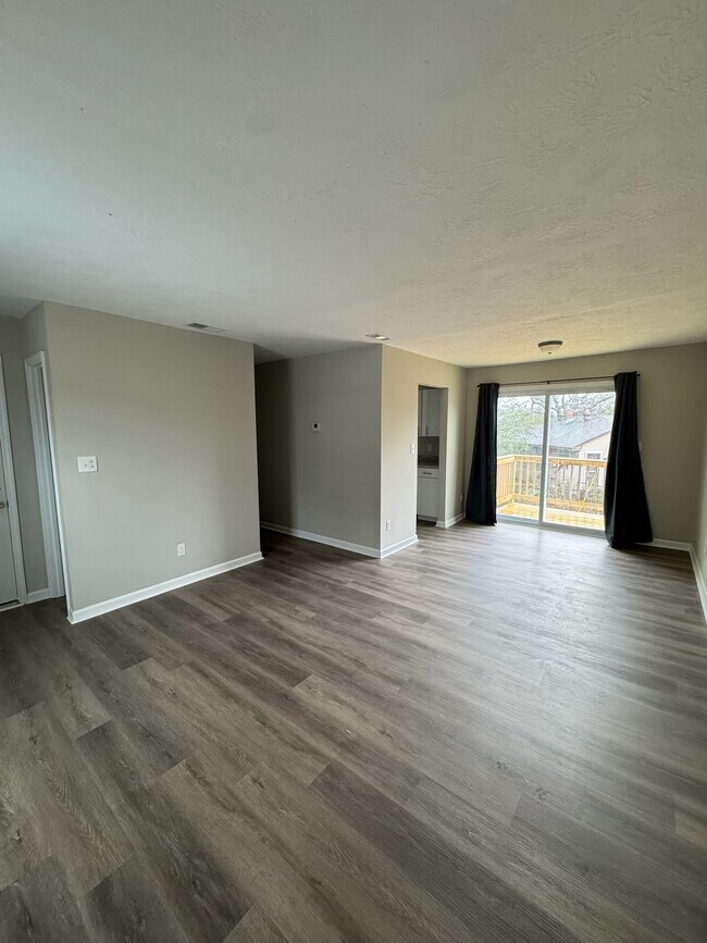 Living Room - 2114 Vandivere Rd