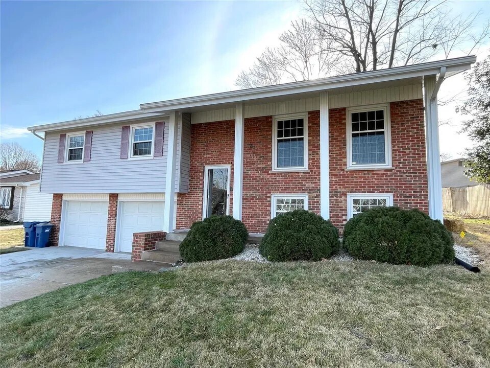 704 N Duchesne Dr, Saint Charles, MO 63301 House Rental in Saint