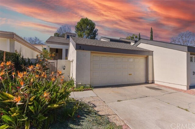 Building Photo - 3 Oak Tree Ln