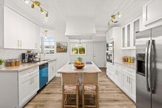Building Photo - 379 Garden Blvd