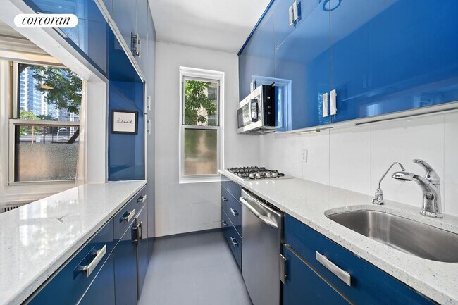 Building Photo - 49 W 96th St